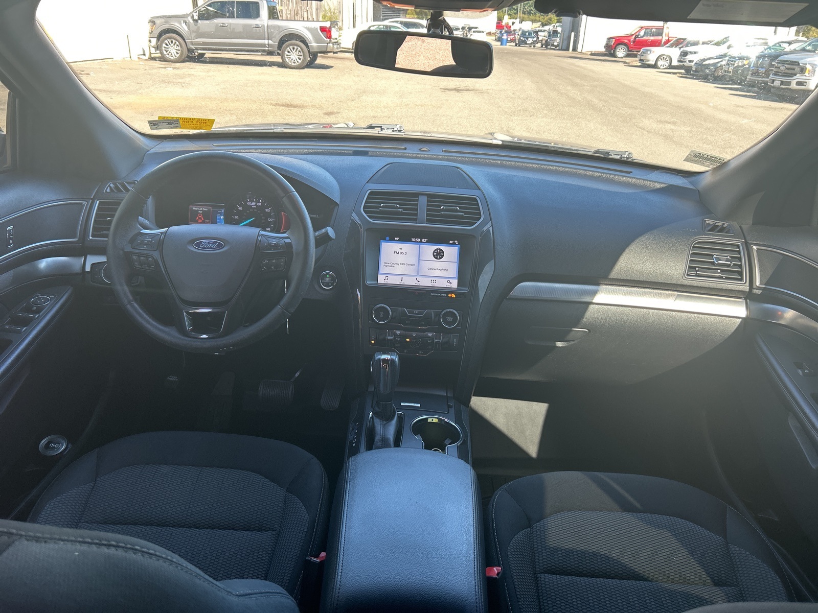 2018 Ford Explorer XLT photo 3