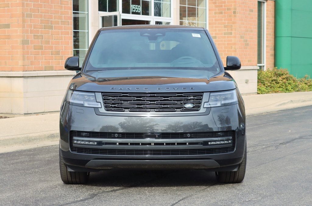 2025 Land Rover Range Rover SE photo 3