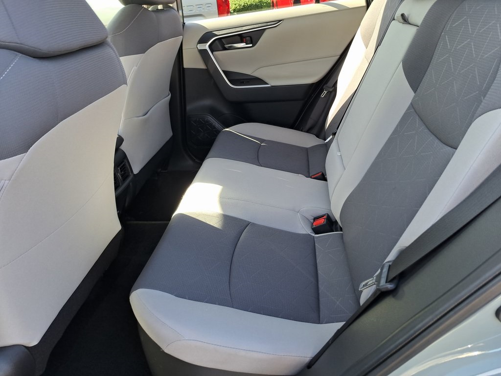 2022 Toyota RAV4 Hybrid XLE photo 26