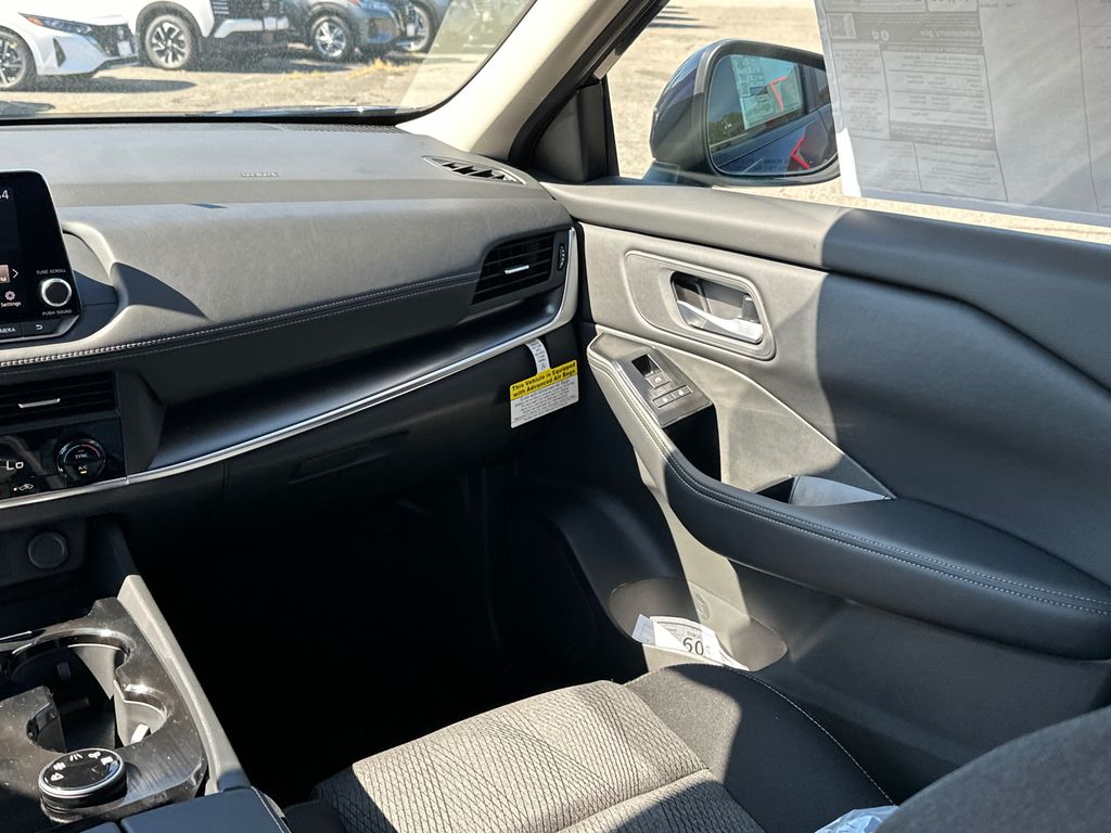 2026 Nissan Rogue SV photo 23