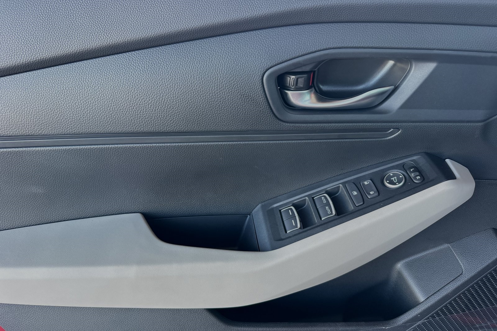 2025 Honda Accord LX photo 8