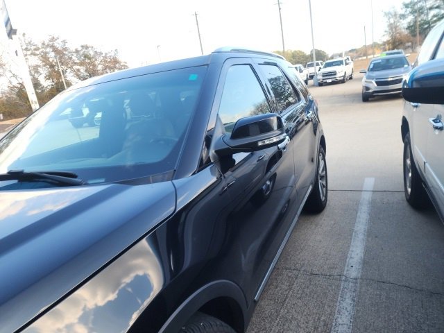 2016 Ford Explorer Limited's photo