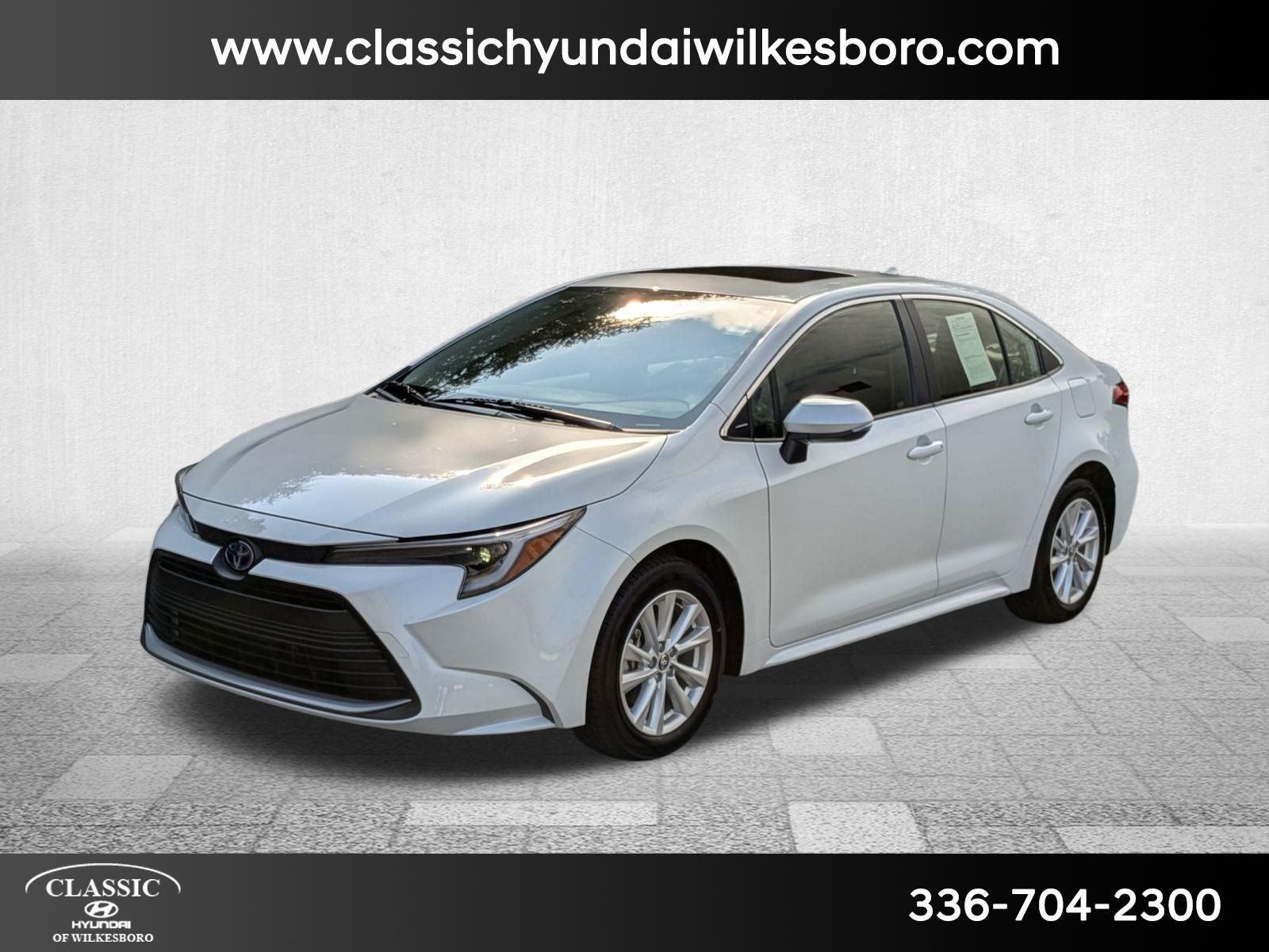 2025 Toyota Corolla XLE's photo