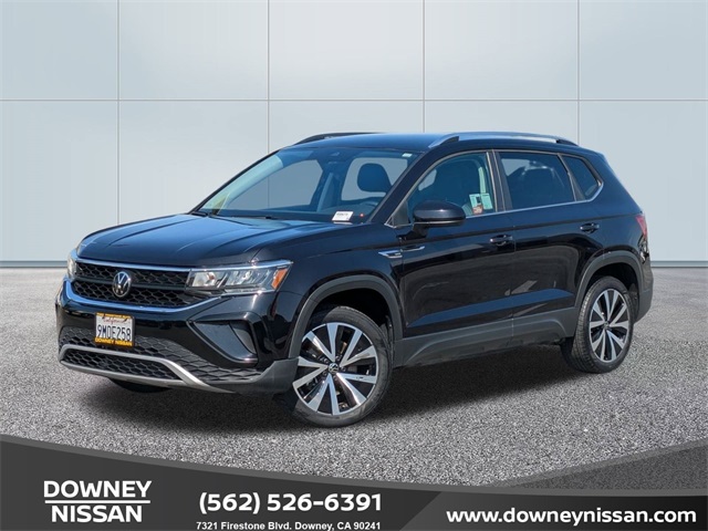 2024 Volkswagen Taos SE's photo