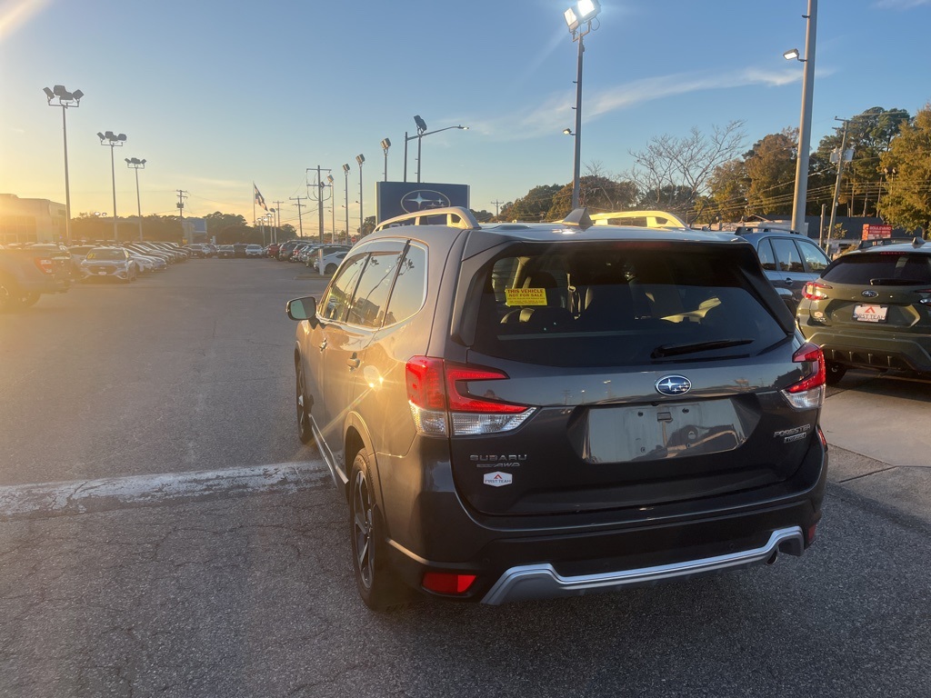 2024 Subaru Forester Touring photo 2