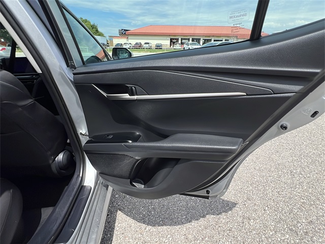 2025 Toyota Camry SE photo 13