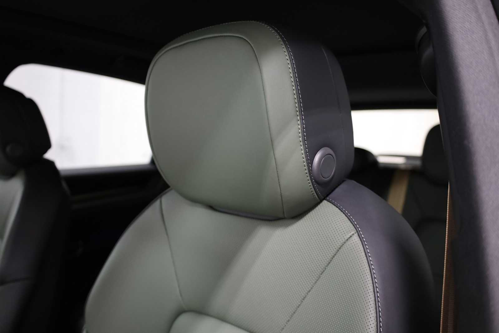 2024 Porsche Cayenne S E-Hybrid photo 11