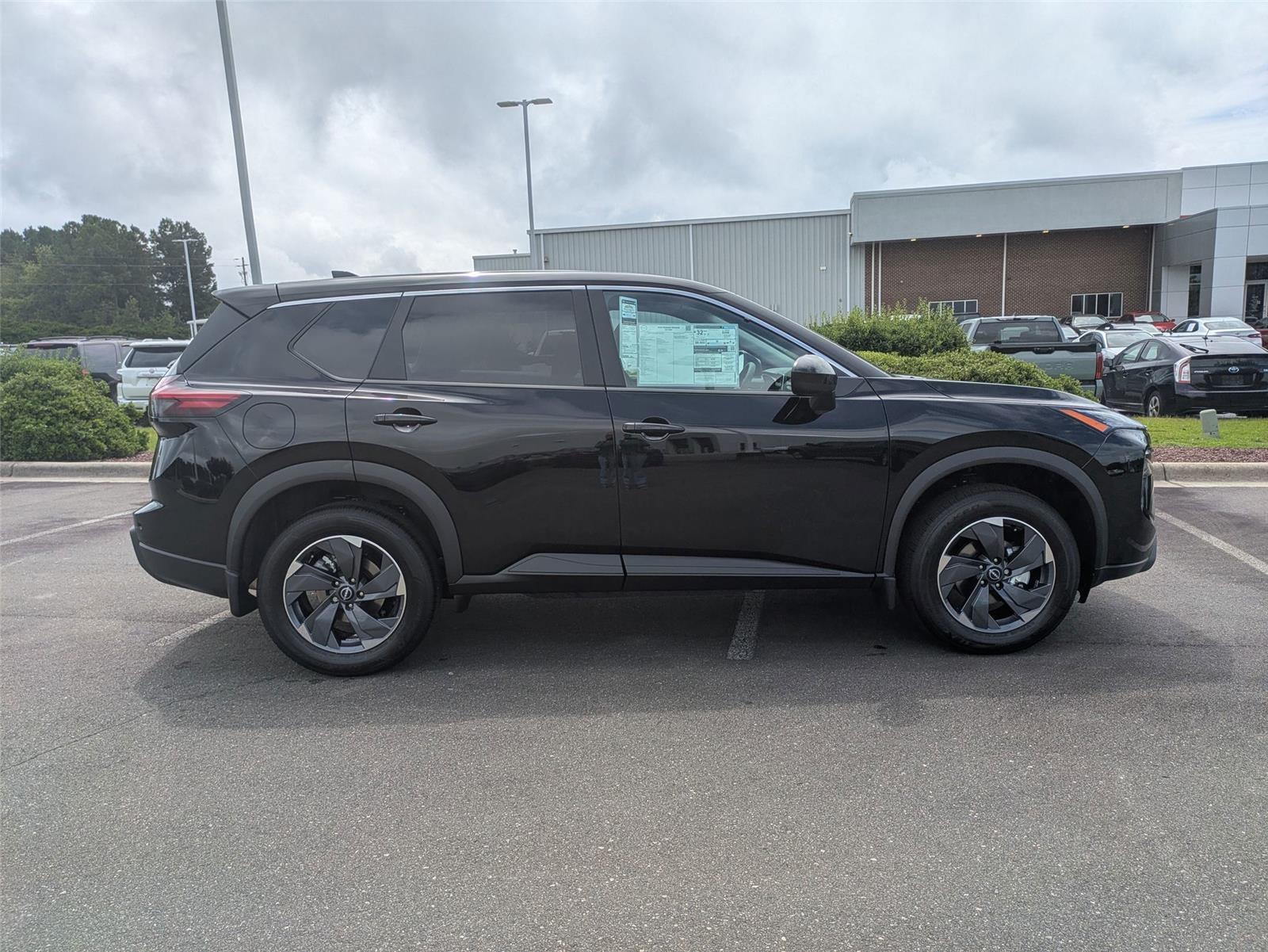 2026 Nissan Rogue SV photo 4