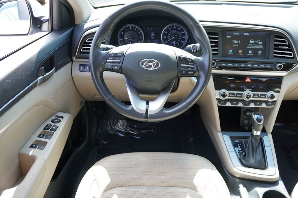 2020 Hyundai Elantra Limited photo 18