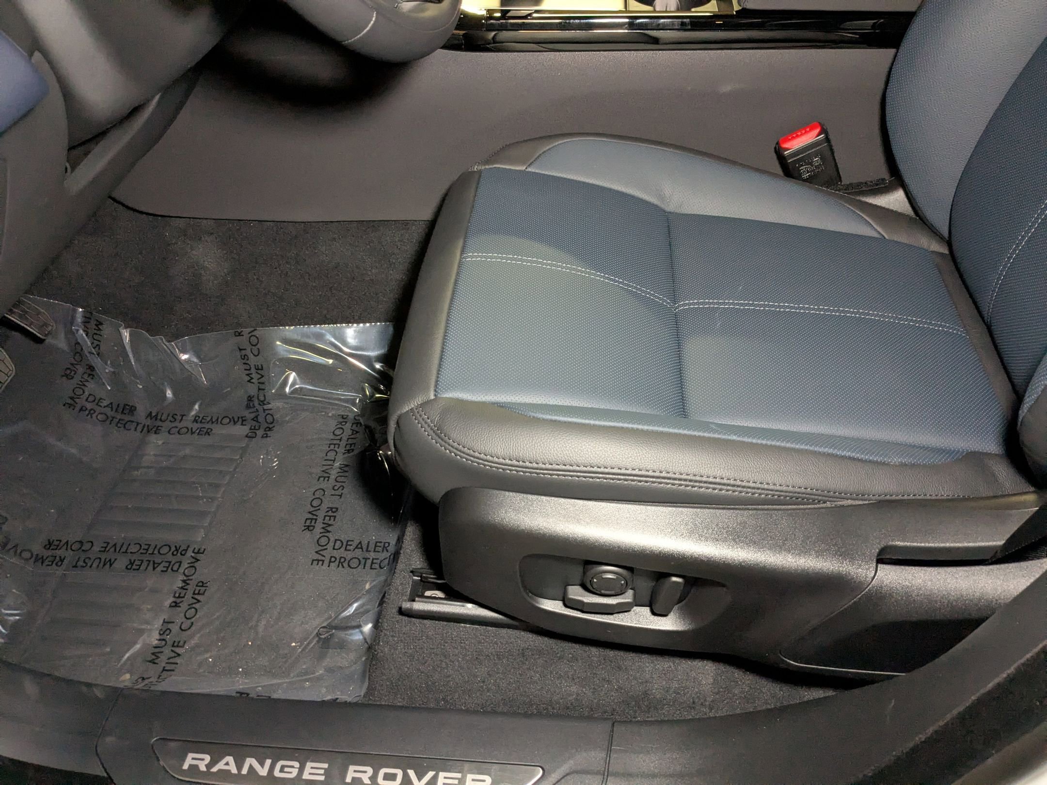 2026 Land Rover Range Rover Velar S photo 4