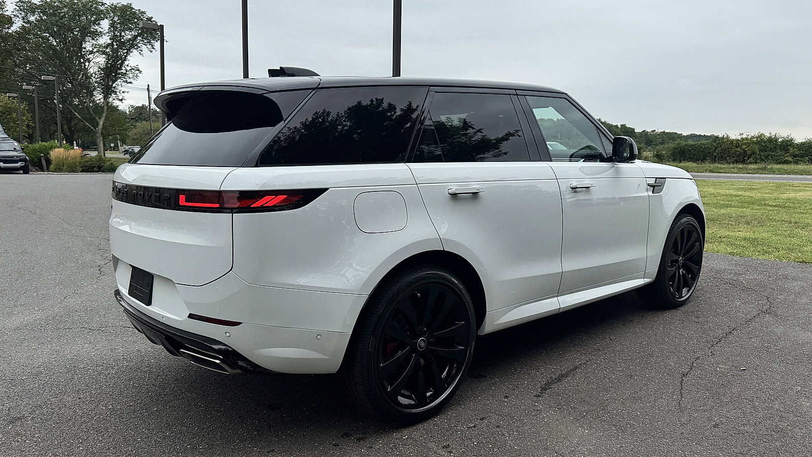 2025 Land Rover Range Rover Sport SE photo 5
