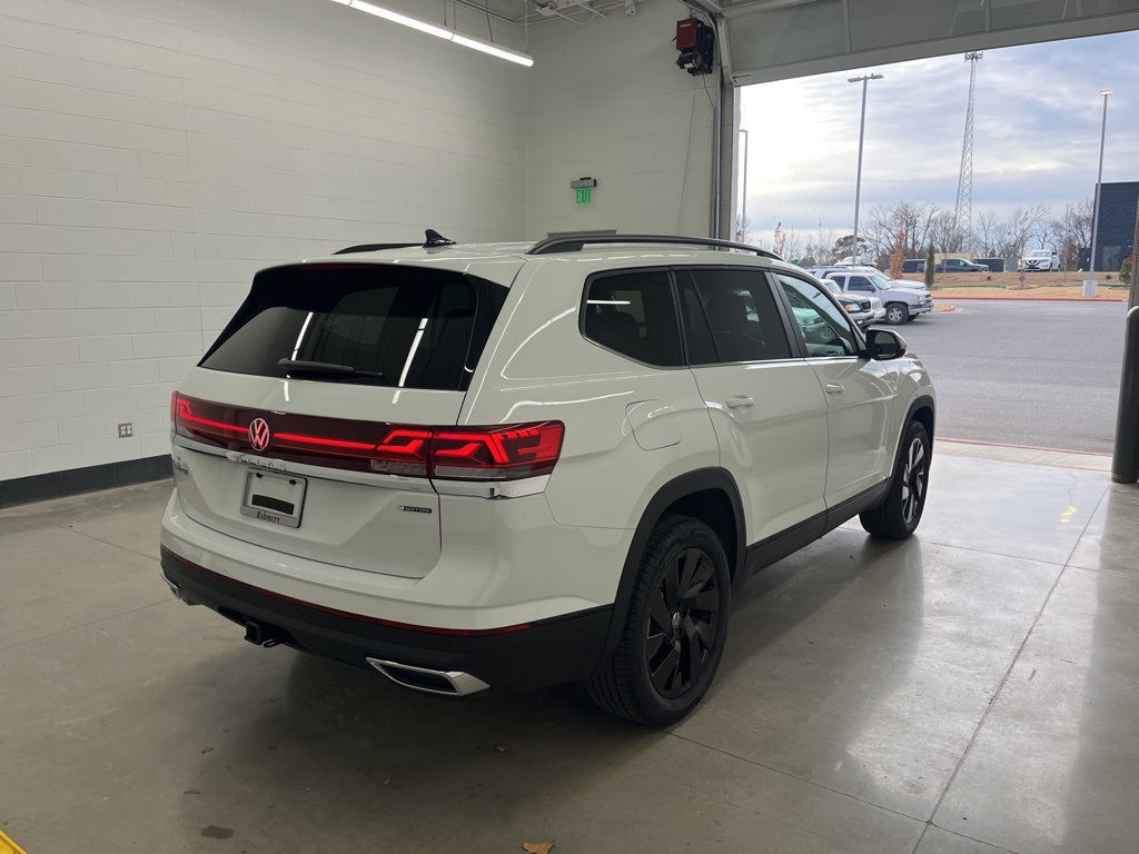 2025 Volkswagen Atlas SE Technology photo 6