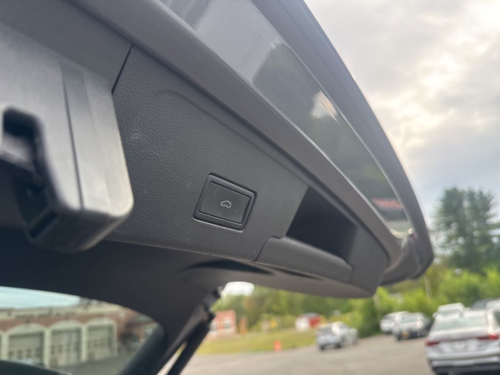 2022 Volkswagen Atlas Cross Sport SE Technology photo 16