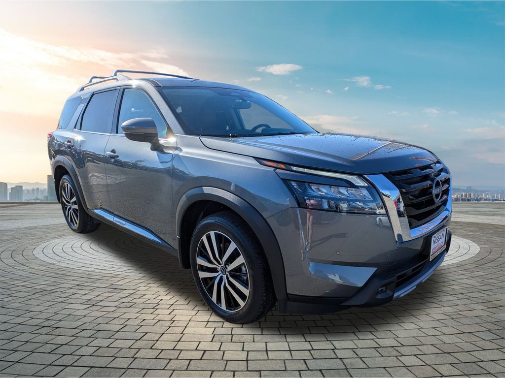 2025 Nissan Pathfinder Platinum's photo