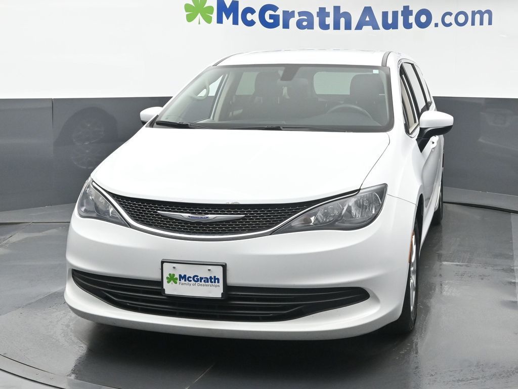 2020 Chrysler Voyager LX photo 4