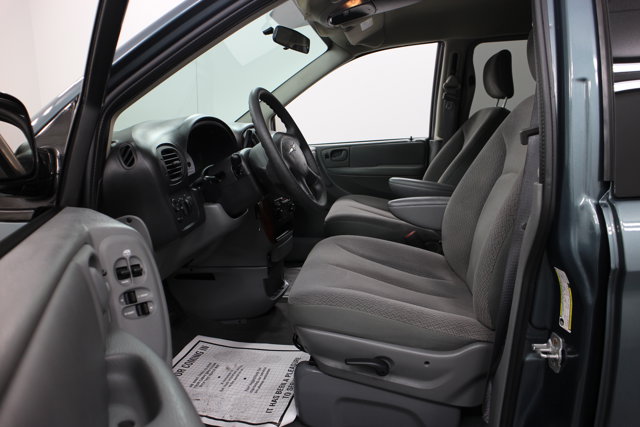 2007 Chrysler Town & Country LX photo 13
