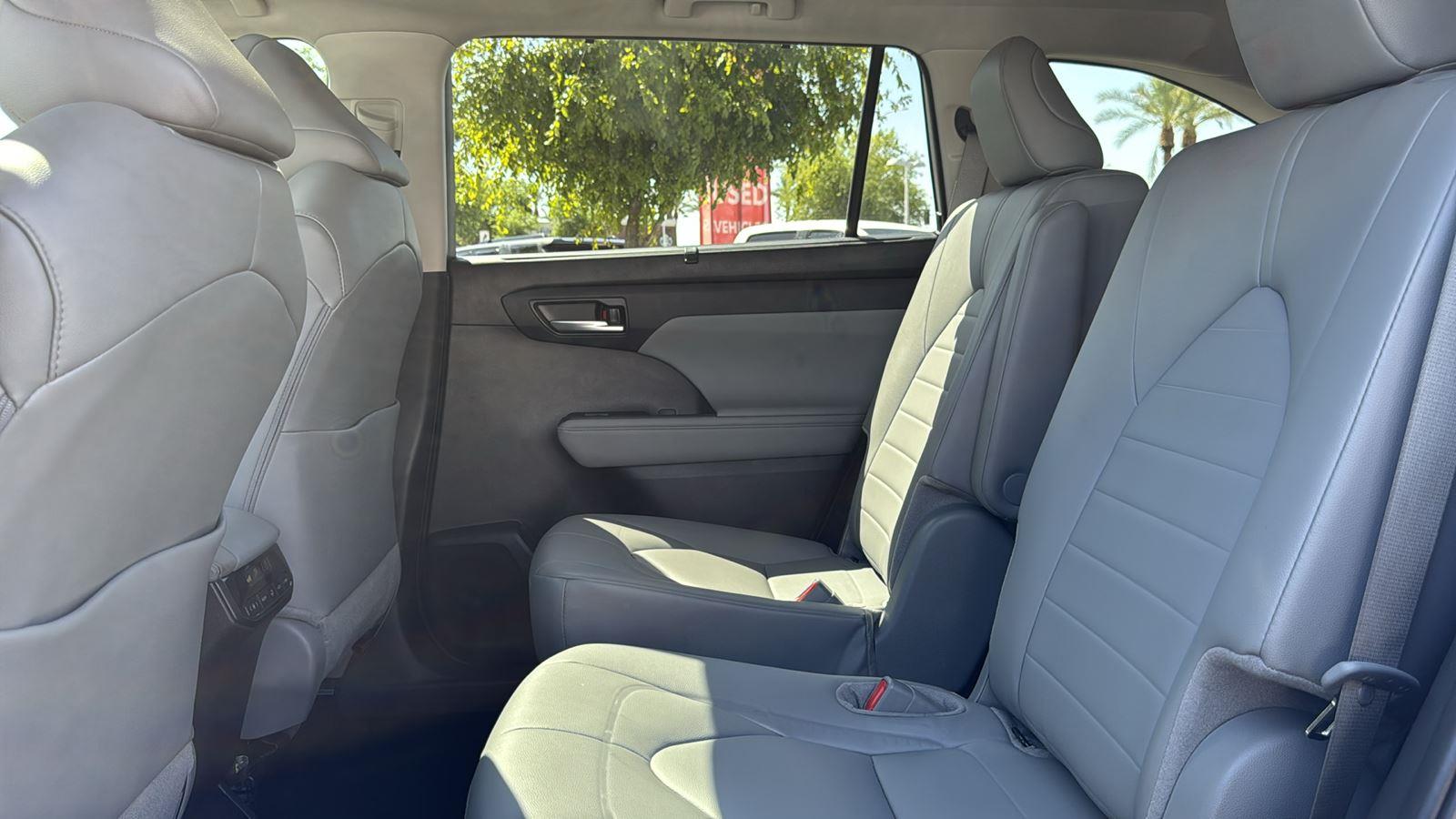 2024 Toyota Highlander Hybrid XLE photo 25