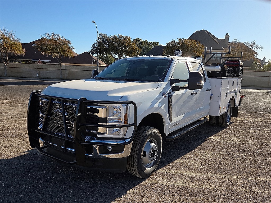 2025 Ford F-350 Super Duty Chassis Cab XL's photo