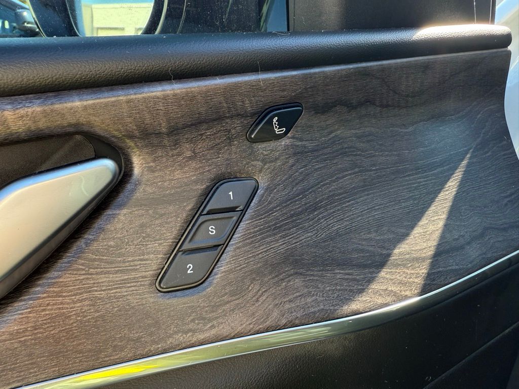 2023 Jeep Grand Cherokee Overland photo 4