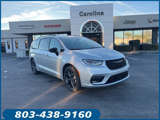 2026 Chrysler Pacifica Select's photo