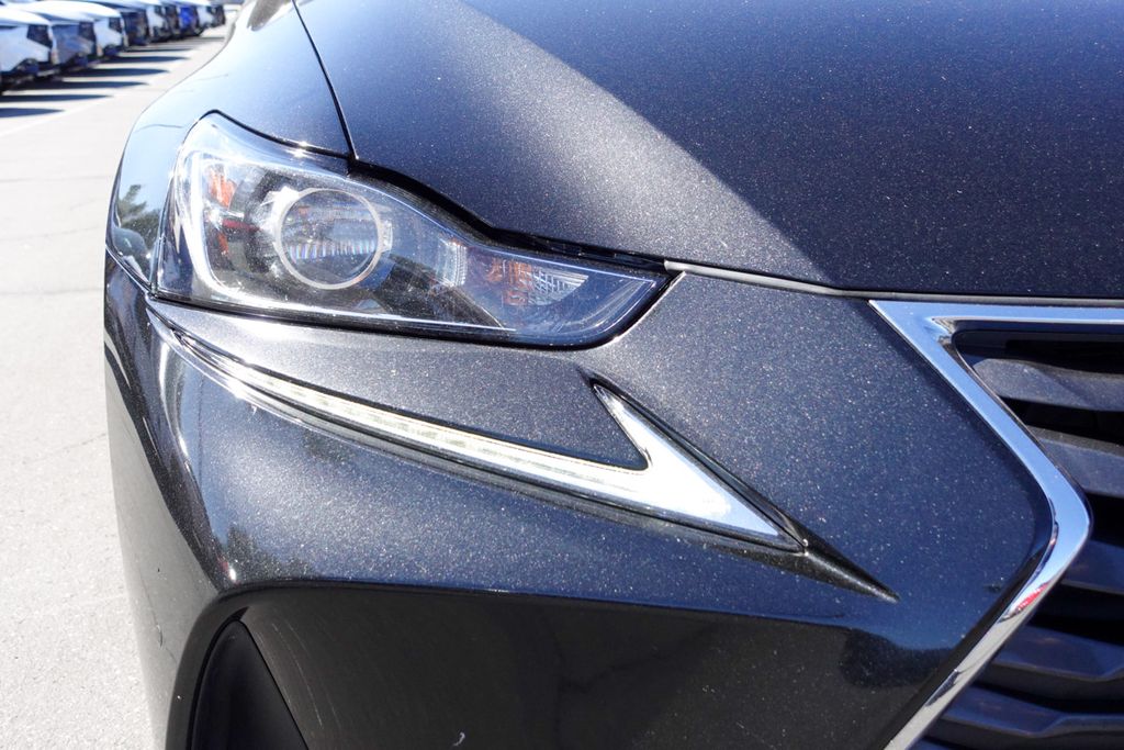 2017 Lexus IS 200t photo 3