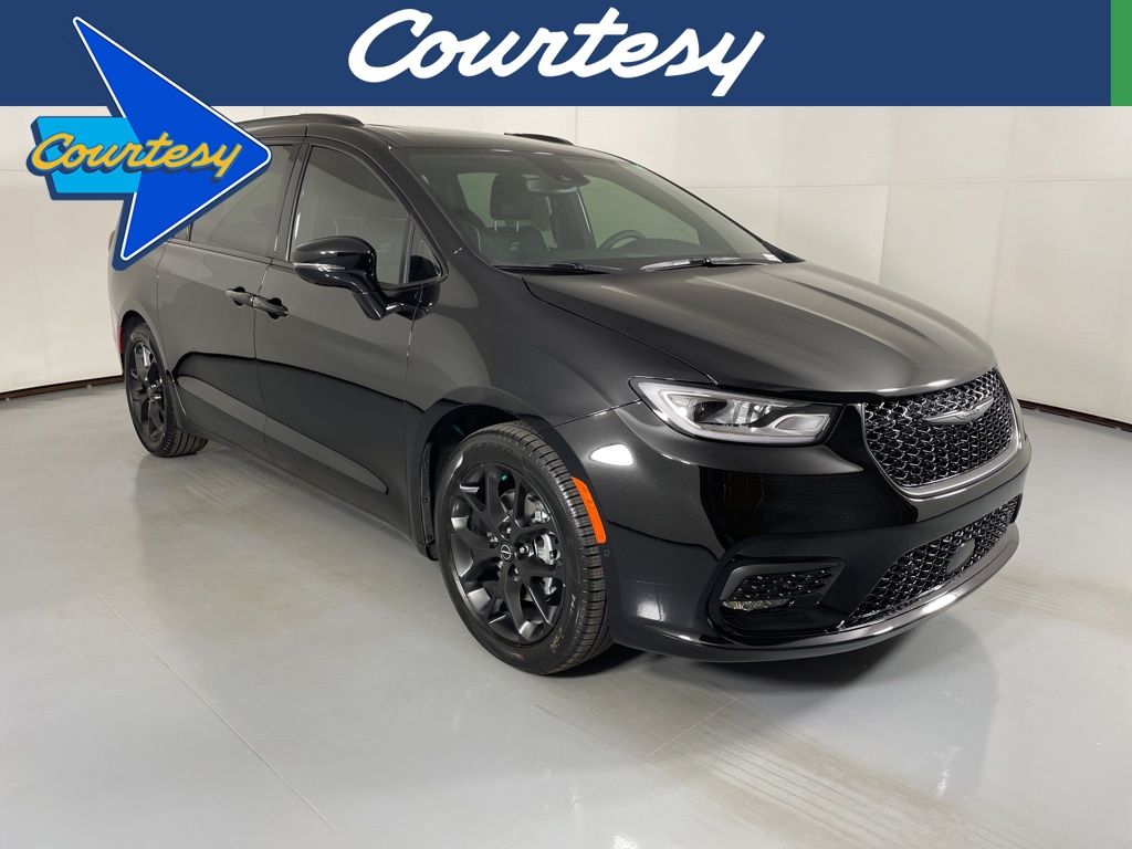 2026 Chrysler Pacifica Limited's photo