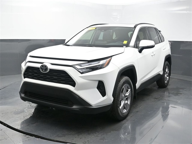 2025 Toyota RAV4 Hybrid XLE photo 3