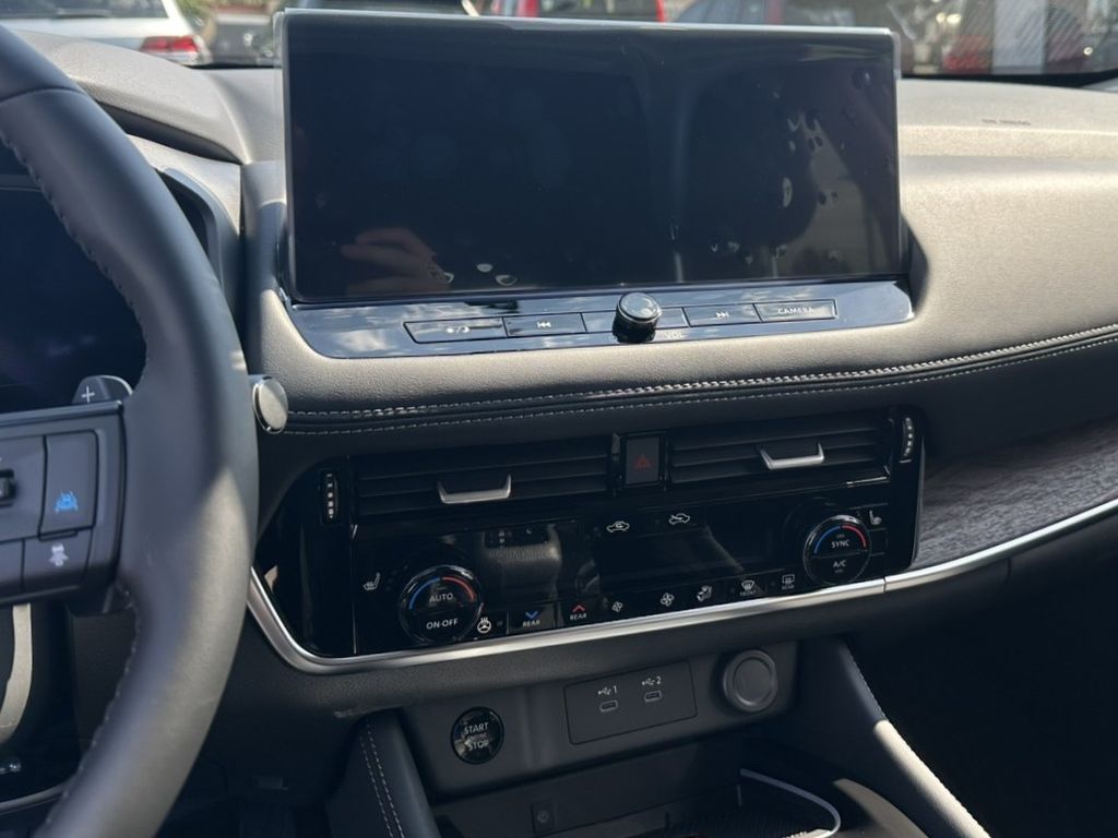 2026 Nissan Rogue Platinum photo 17