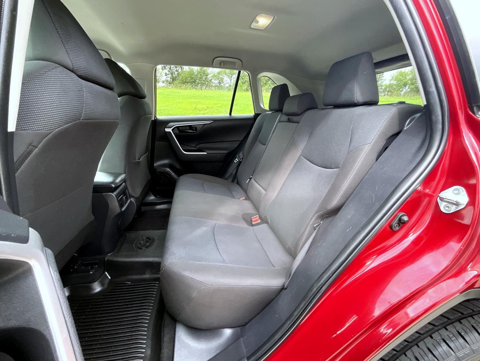 2022 Toyota RAV4 LE photo 19