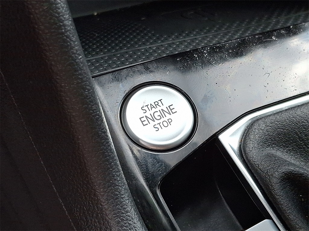 2022 Volkswagen Taos SEL photo 22