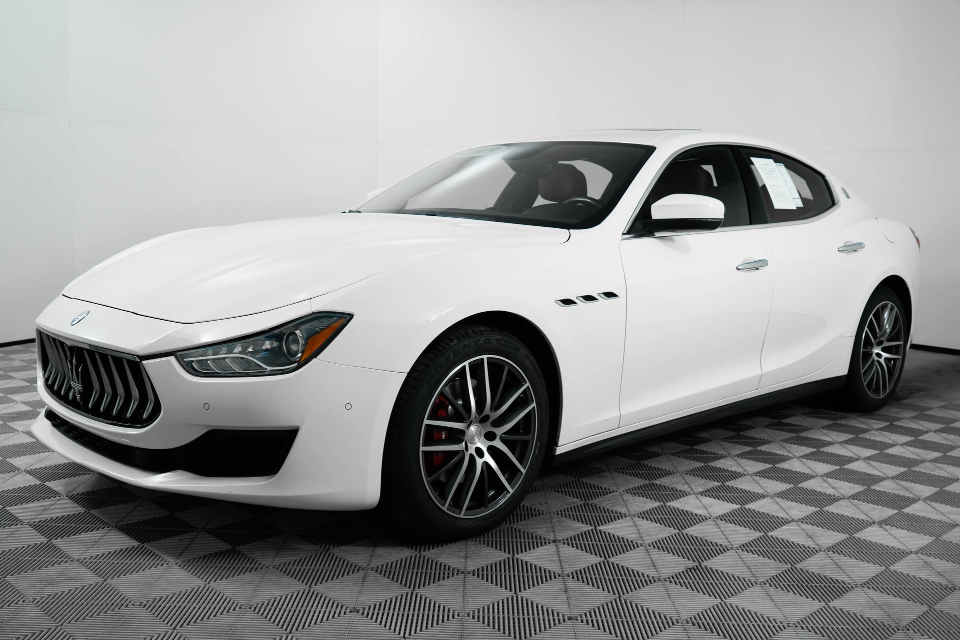 2019 Maserati Ghibli Base photo 2
