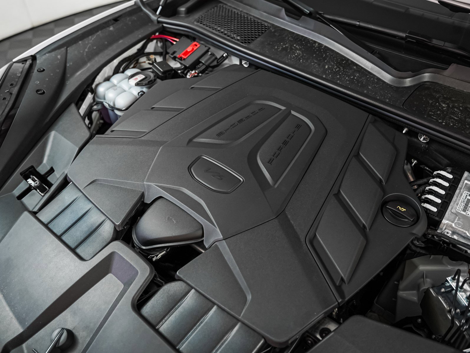 2025 Porsche Cayenne photo 12