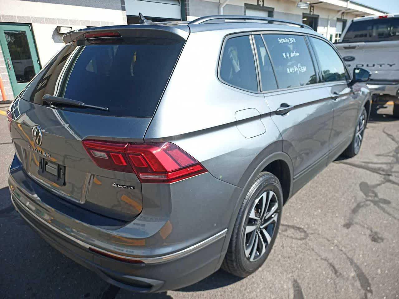 2022 Volkswagen Tiguan S photo 3