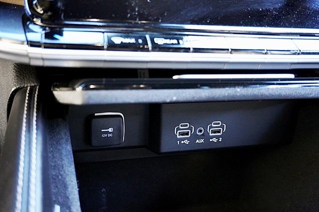 Used 2023 Black Jeep Base image 30