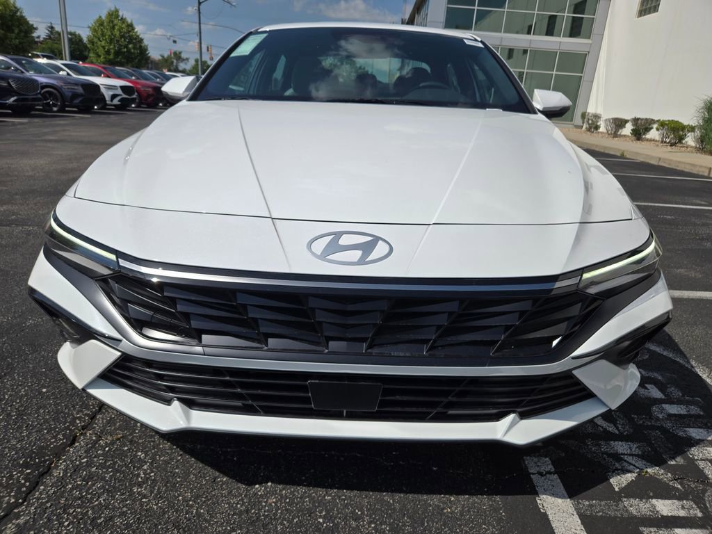 2025 Hyundai Elantra Hybrid Limited photo 3