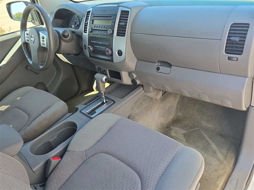 2014 Nissan Frontier S photo 28