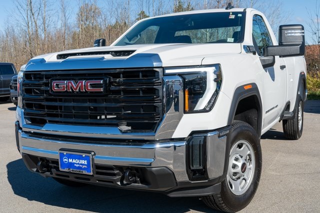 2024 GMC Sierra 2500HD Pro's photo