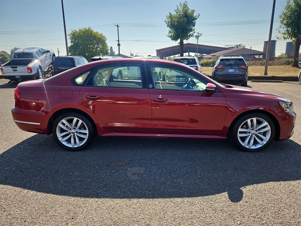 2019 Volkswagen Passat 2.0T Wolfsburg Edition photo 5