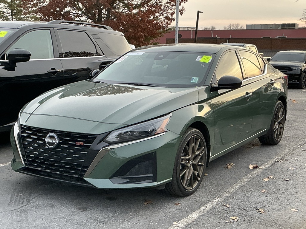 2025 Nissan Altima 2.5 SR photo 2