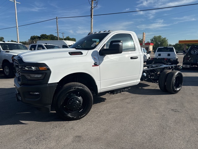 2025 Ram 3500 Tradesman photo 2