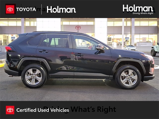 2024 Toyota RAV4 XLE's photo