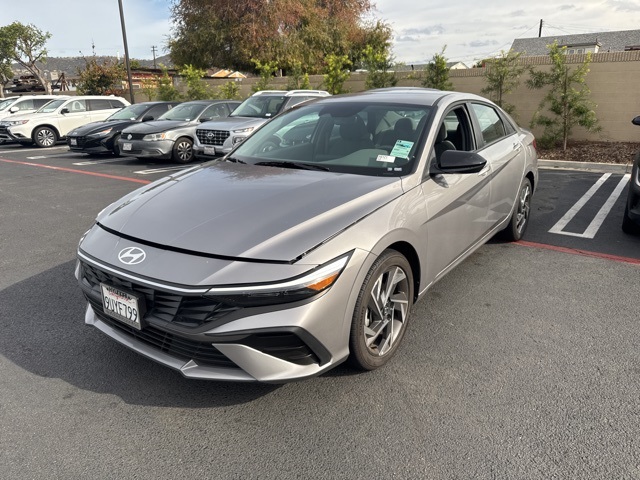 2025 Hyundai Elantra SEL's photo