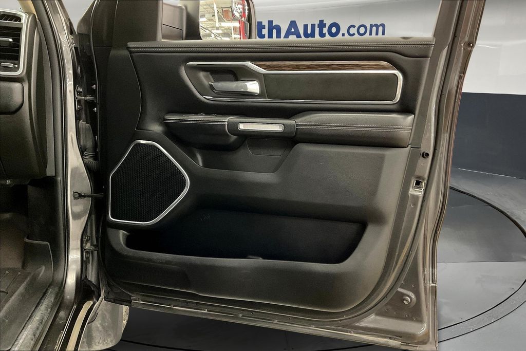 2019 Ram 1500 Laramie photo 21