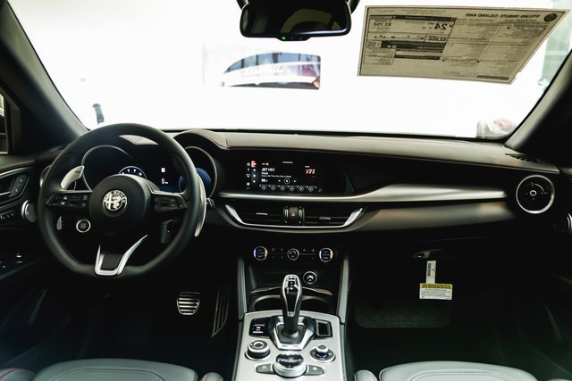 2025 Alfa Romeo Stelvio Tributo Italiano photo 29