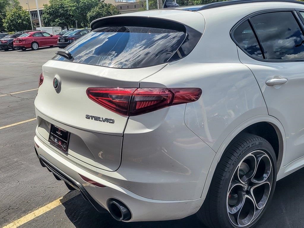 2022 Alfa Romeo Stelvio Ti Sport photo 4