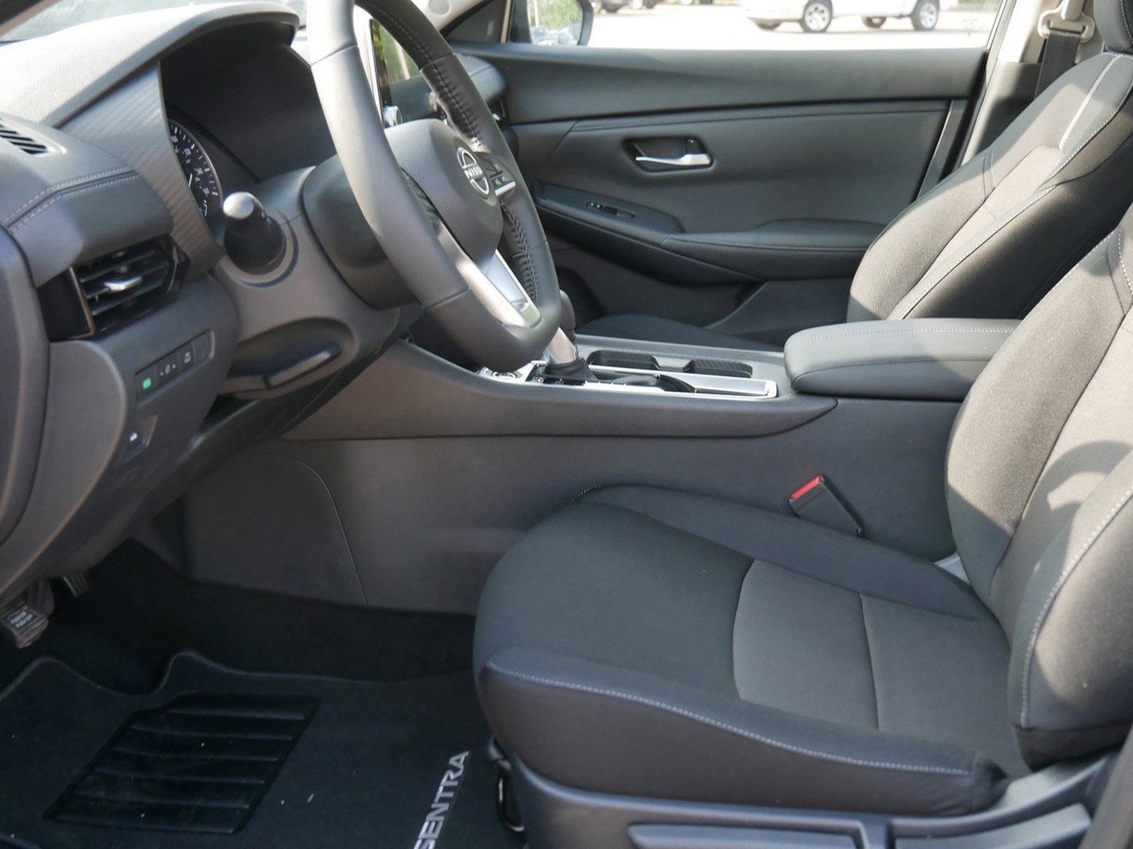 2025 Nissan Sentra SV photo 4