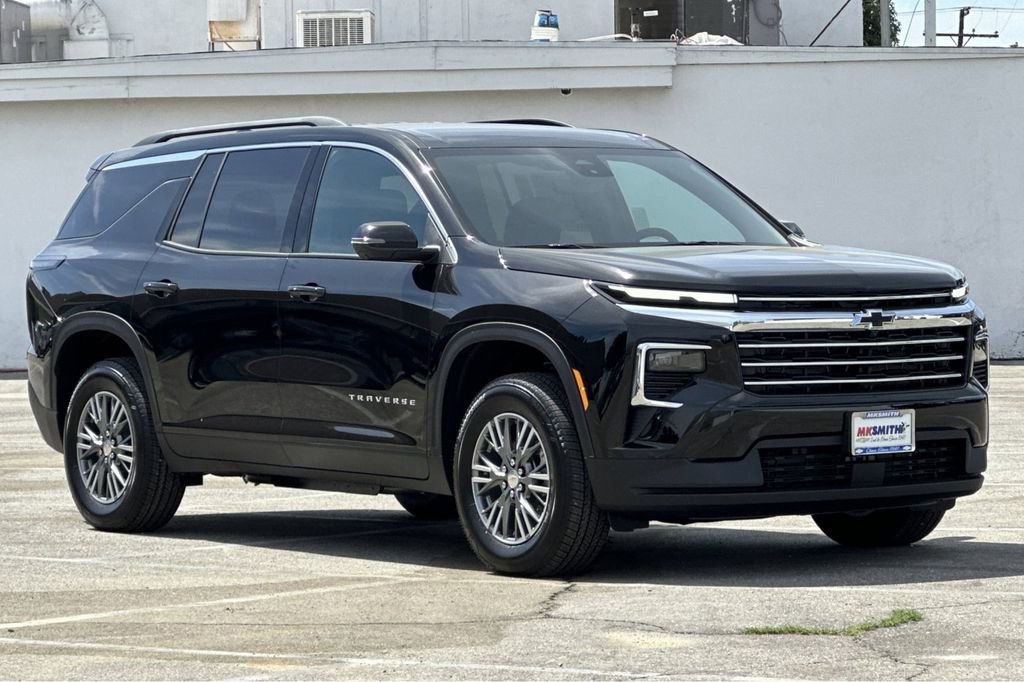 2026 Chevrolet Traverse photo 2