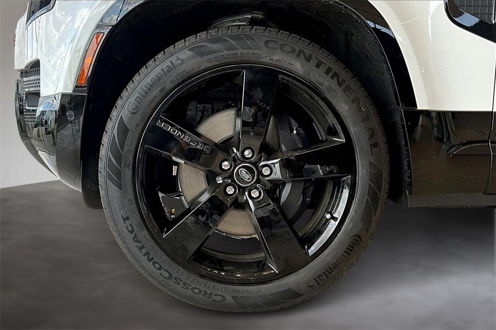 2025 Land Rover Defender 130 X-Dynamic SE photo 11