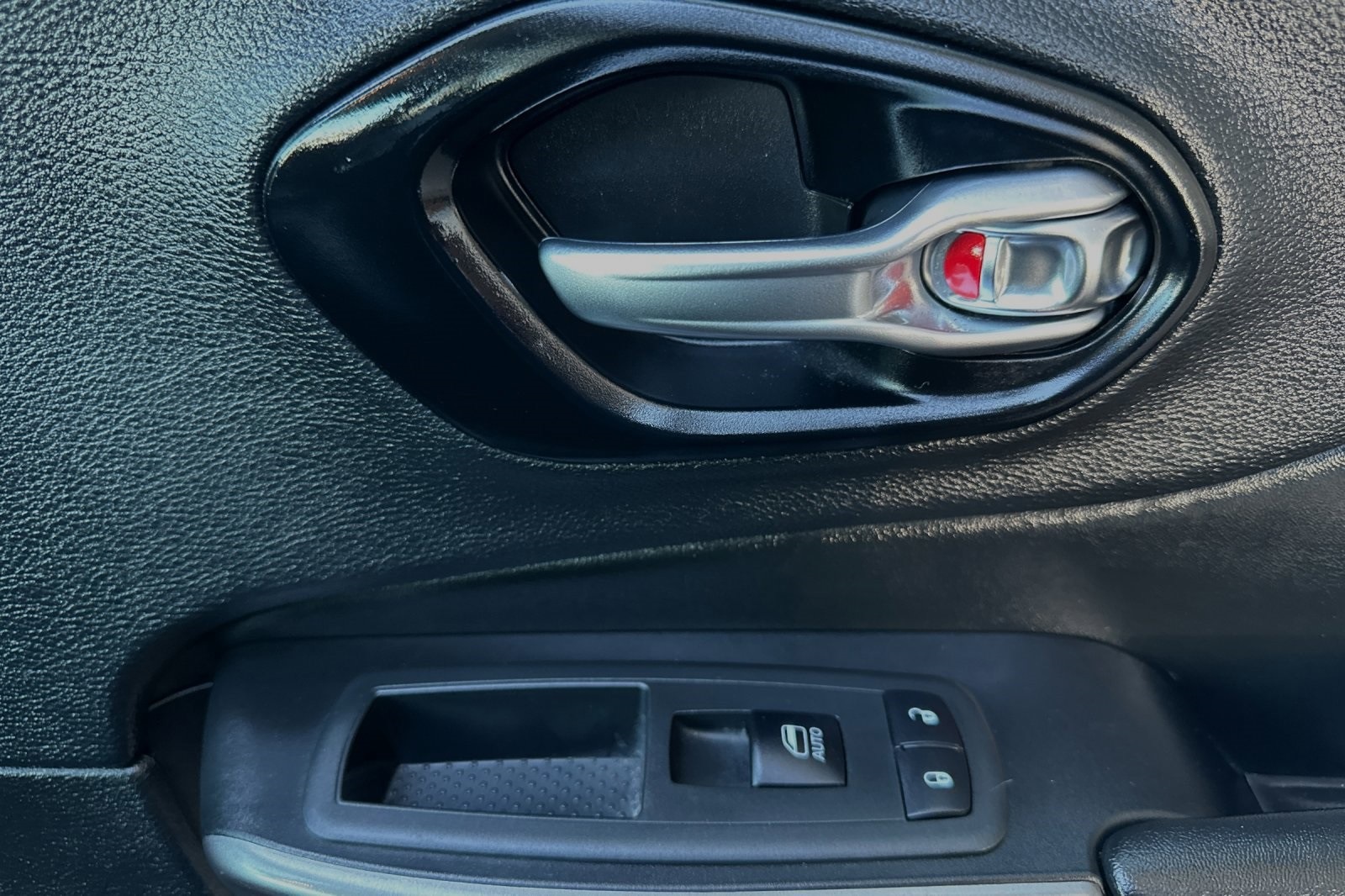 2021 Jeep Cherokee Latitude Lux photo 19