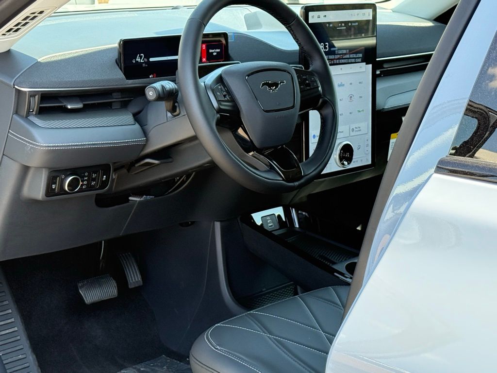 2025 Ford Mustang Mach-E Select photo 6